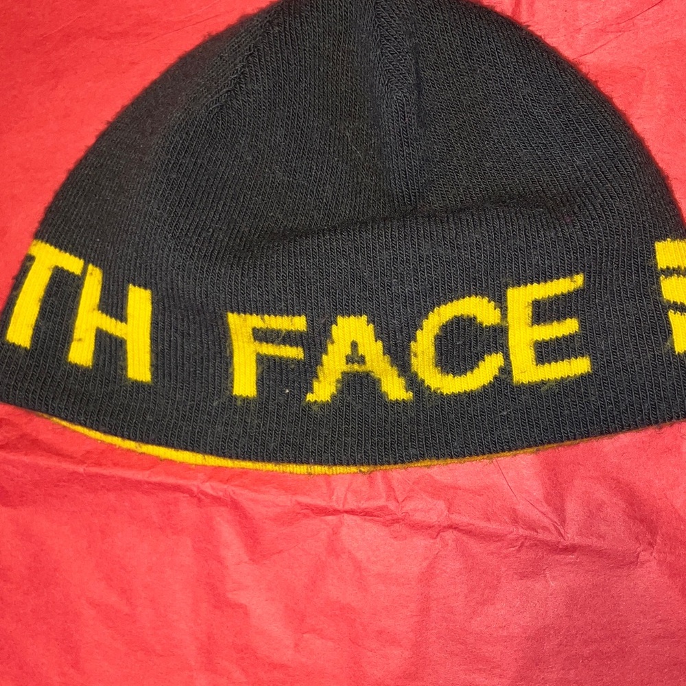 The North Face Kids REVERSIBLE Bright Yellow Beanie w Gray / Yellow on Reverse - Picture 3 of 5